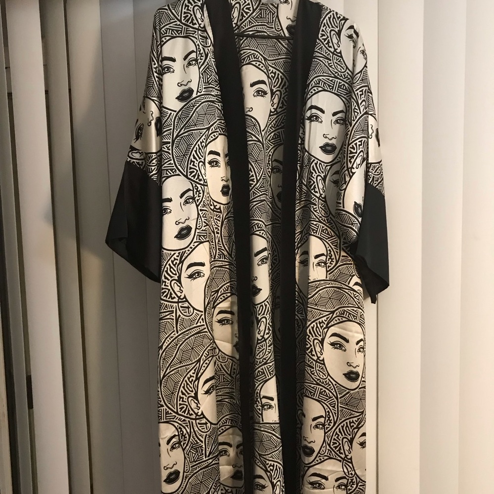 Izzy & Liv Kimono